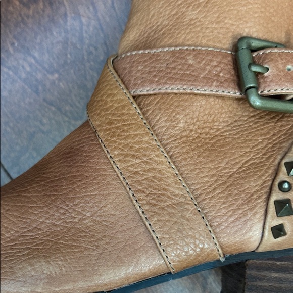 Vince Camuto Marcin Tan Pebbled Distressed Leather Studded Ankle Boots, Size 9.5 - Picture 8 of 16